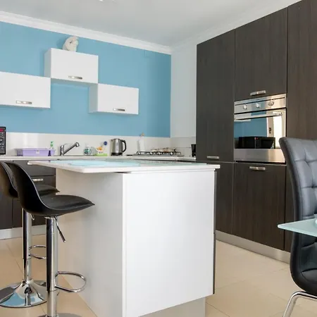 Luxury 3br By The Sea, Prime Location