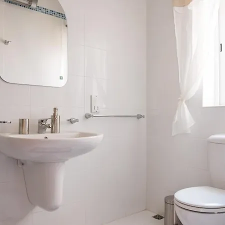 Luxury 3br By The Sea, Prime Location