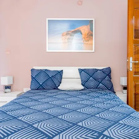 Luxury 3br By The Sea, Prime Location