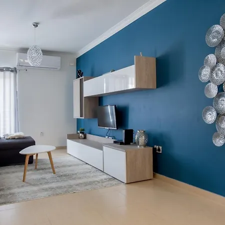 Luxury 3br By The Sea, Prime Location