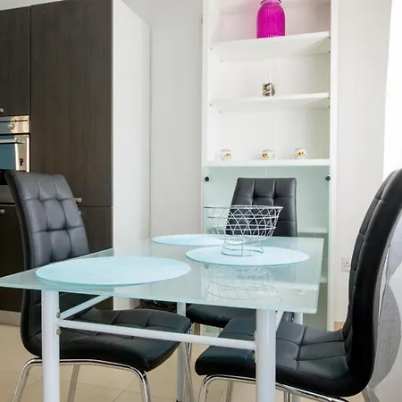 Luxury 3br By The Sea, Prime Location アパート バギバ