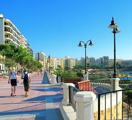 Luxury 3br By The Sea, Prime Location バギバ