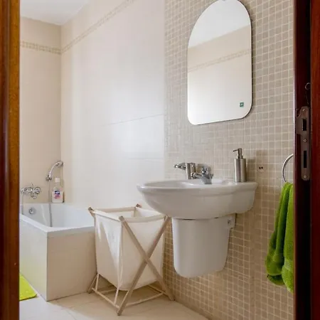 Apartment Luxury 3br By The Sea, Prime Location *